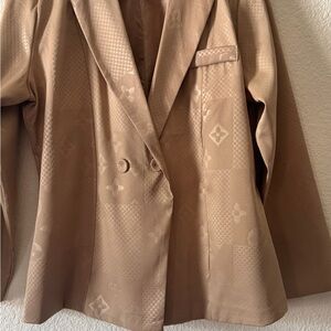 Elegant Beige Women's Blazer